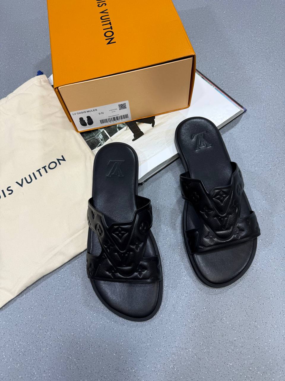 HIGH END L OASIS MULES WITH FULL PACKAGING su0107