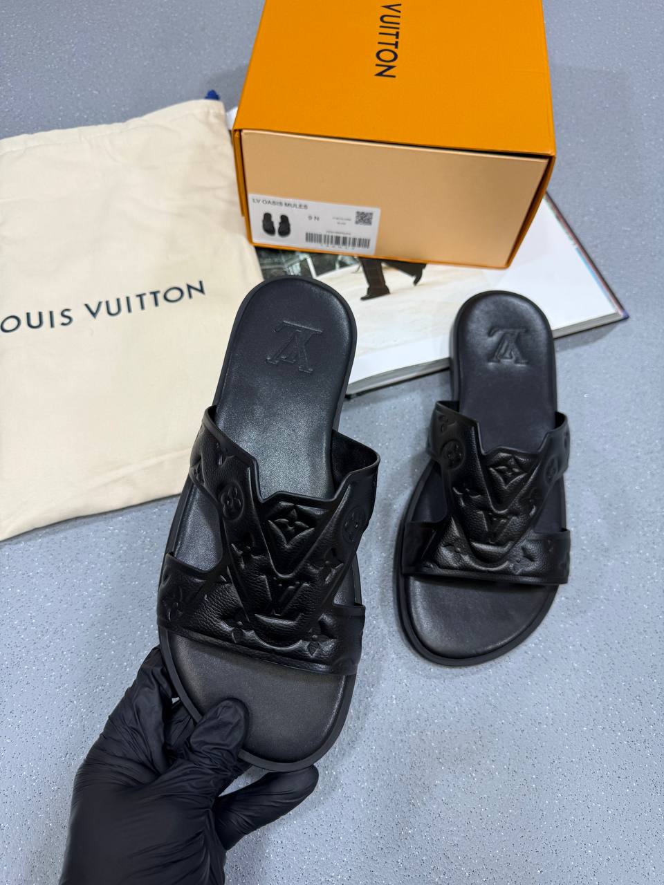 HIGH END L OASIS MULES WITH FULL PACKAGING su0107