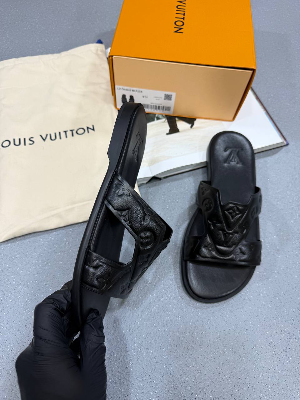 HIGH END L OASIS MULES WITH FULL PACKAGING su0107
