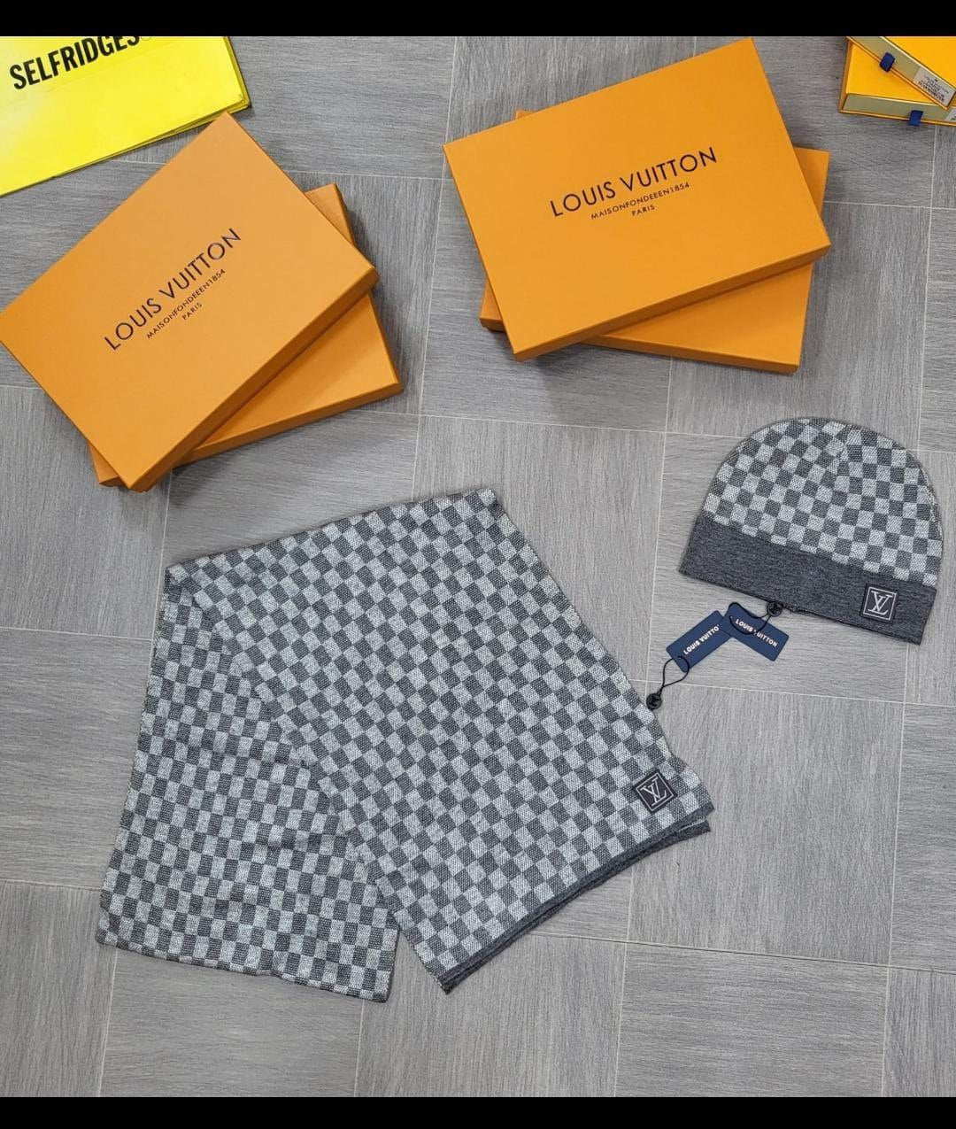 QUALITY LOSE VUION HAT AND SCARF 🧣 SET ak0210