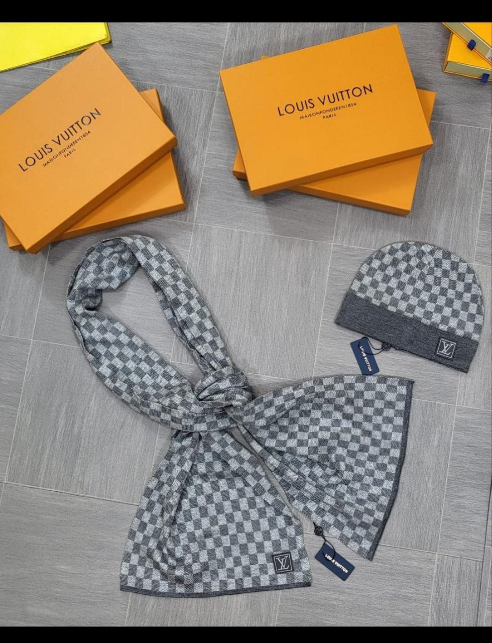 QUALITY LOSE VUION HAT AND SCARF 🧣 SET ak0210