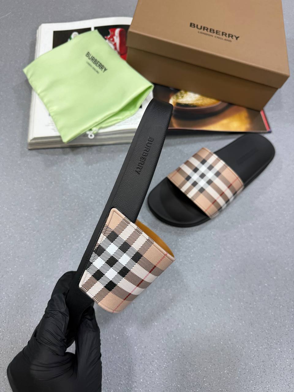 HIGH END BURBERR SLIDES MENS 0107