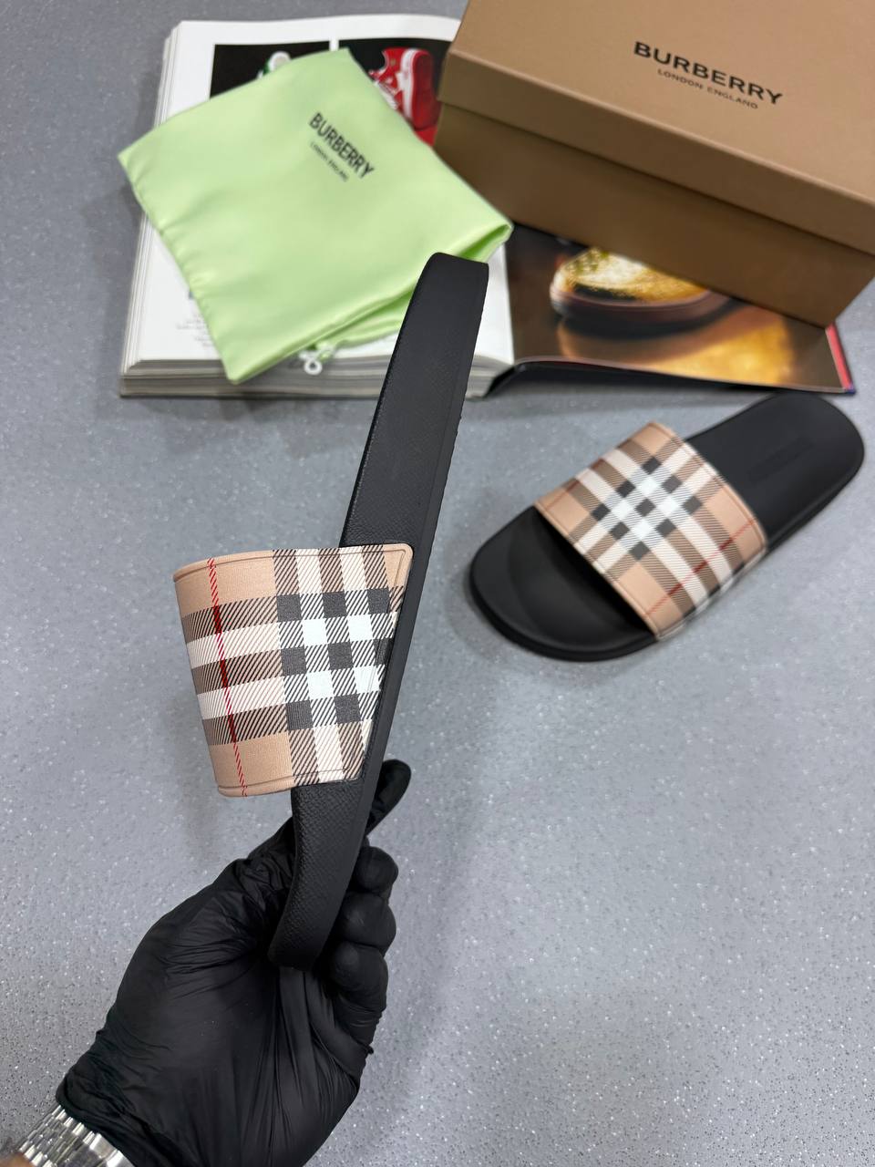 HIGH END BURBERR SLIDES MENS 0107
