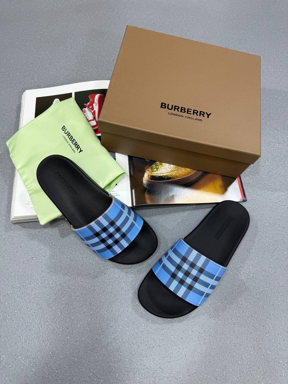 HIGH END BURBERR SLIDES MENS 0107