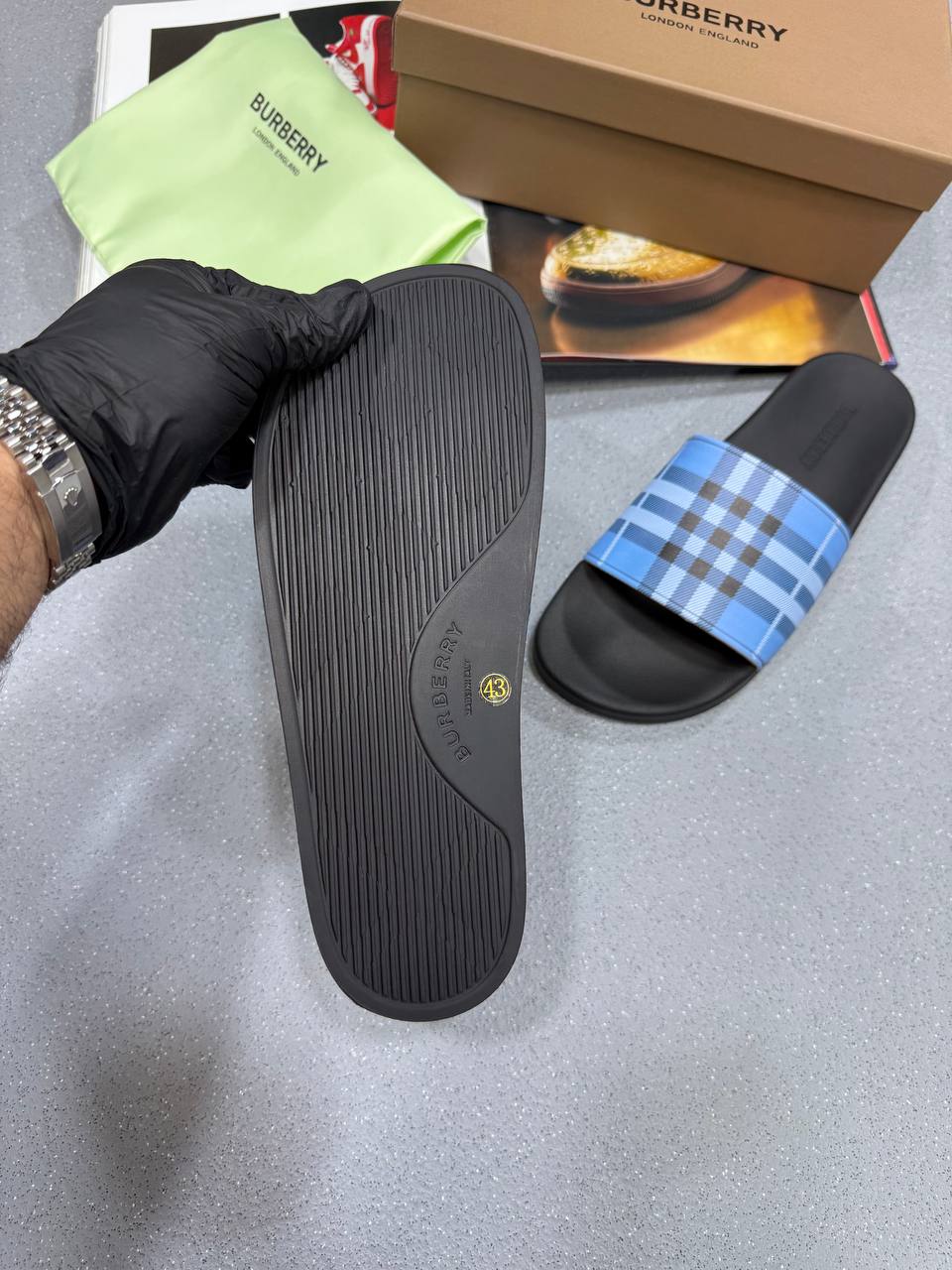 HIGH END BURBERR SLIDES MENS WITH FULL PACKAGING ETC jay2604