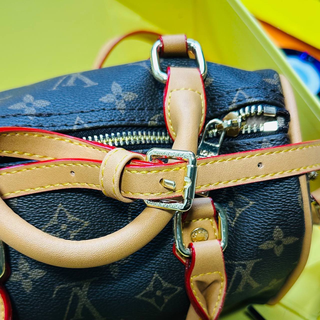 LV LEATHER LADIES HAND BAG WIHT BOX to1704