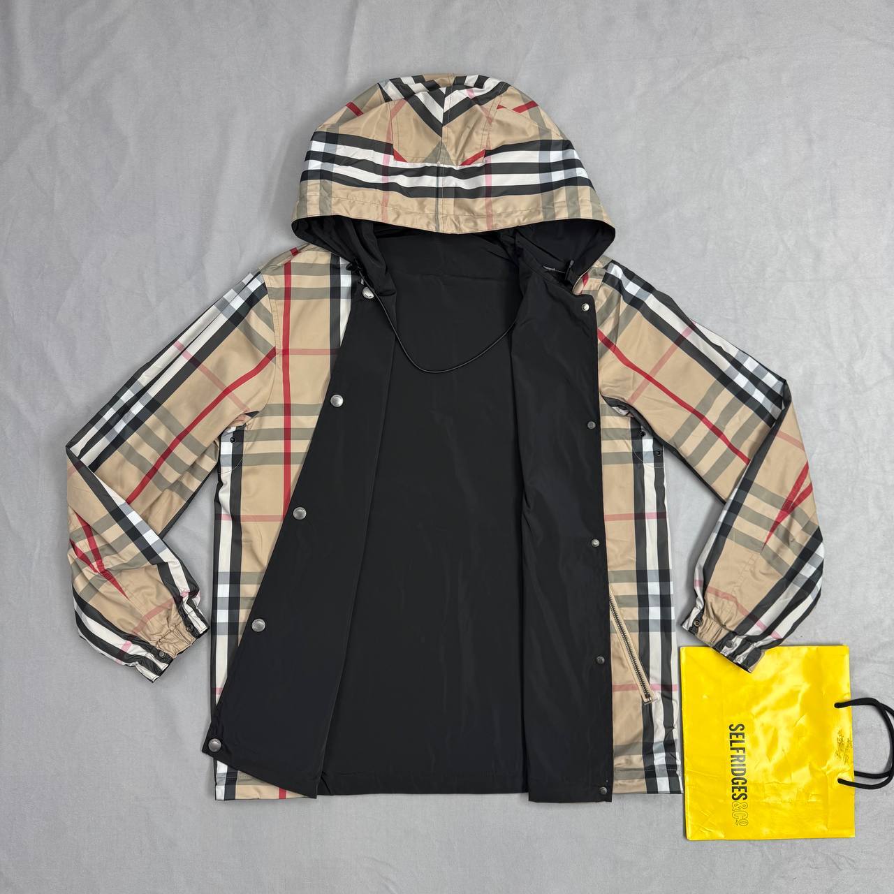Burberr double sided jacket sa0107