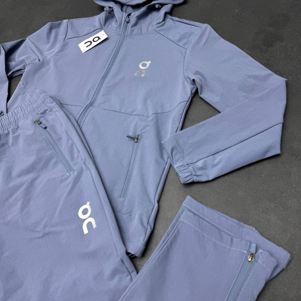On clods tracksuits na0710
