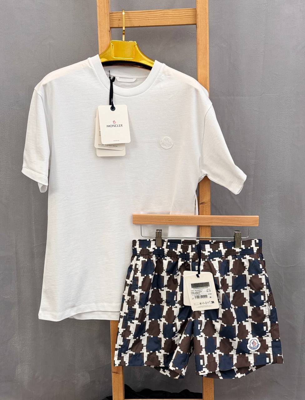 Moncler T-shirts or Swim shorts na0207