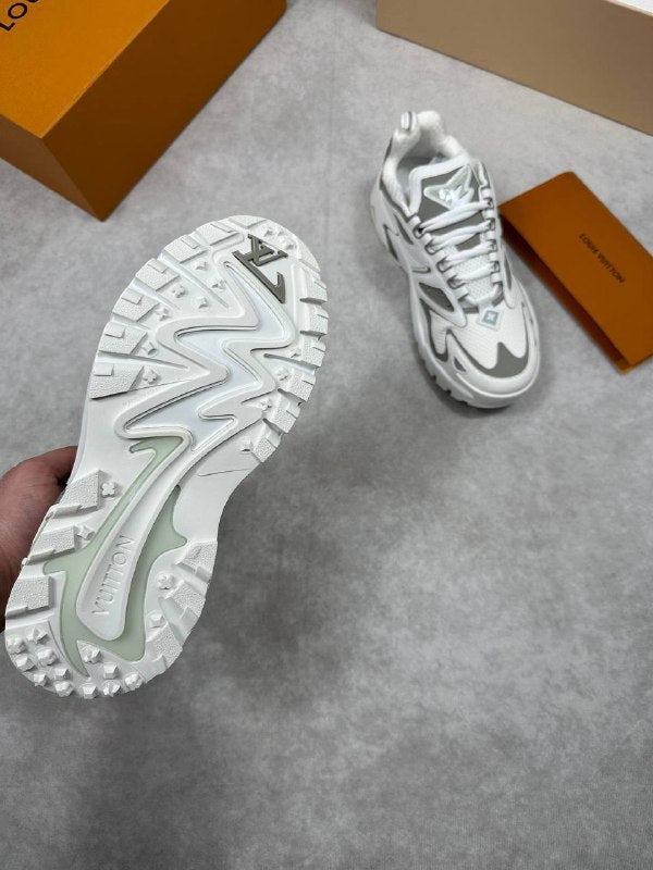 SUPER CLON MENS LV TRAINERS COME WITH BOX ETC am2104