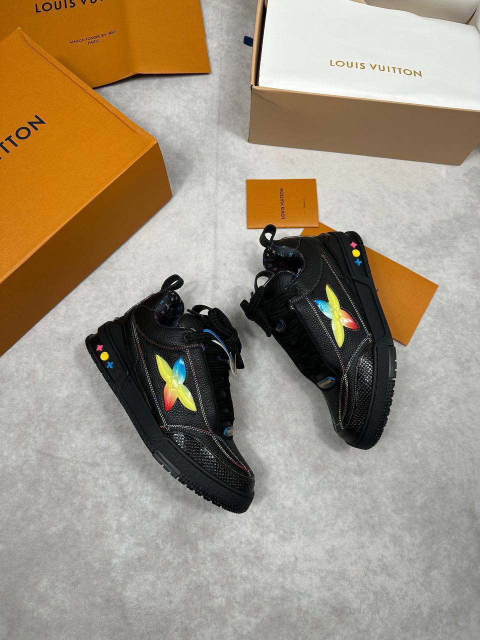SUPER CLON MENS LV TRAINERS COME WITH BOX ETC am2104