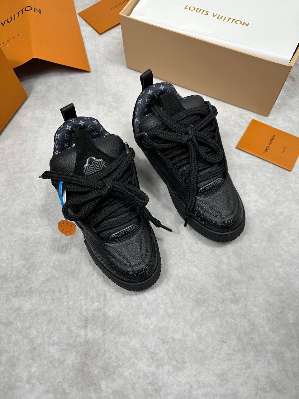 SUPER CLON MENS LV TRAINERS COME WITH BOX ETC am2104