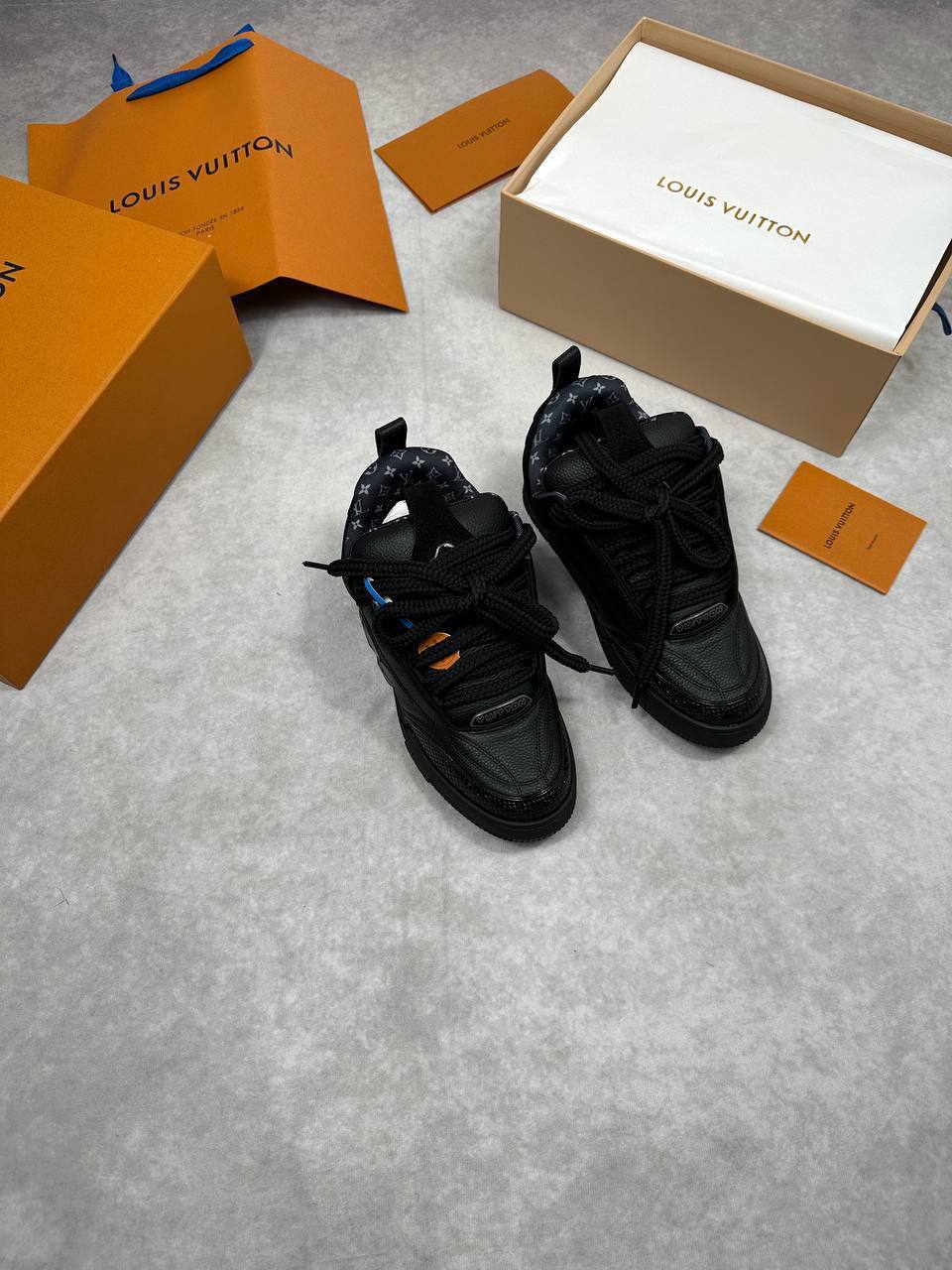 SUPER CLON MENS LV TRAINERS COME WITH BOX ETC am2104