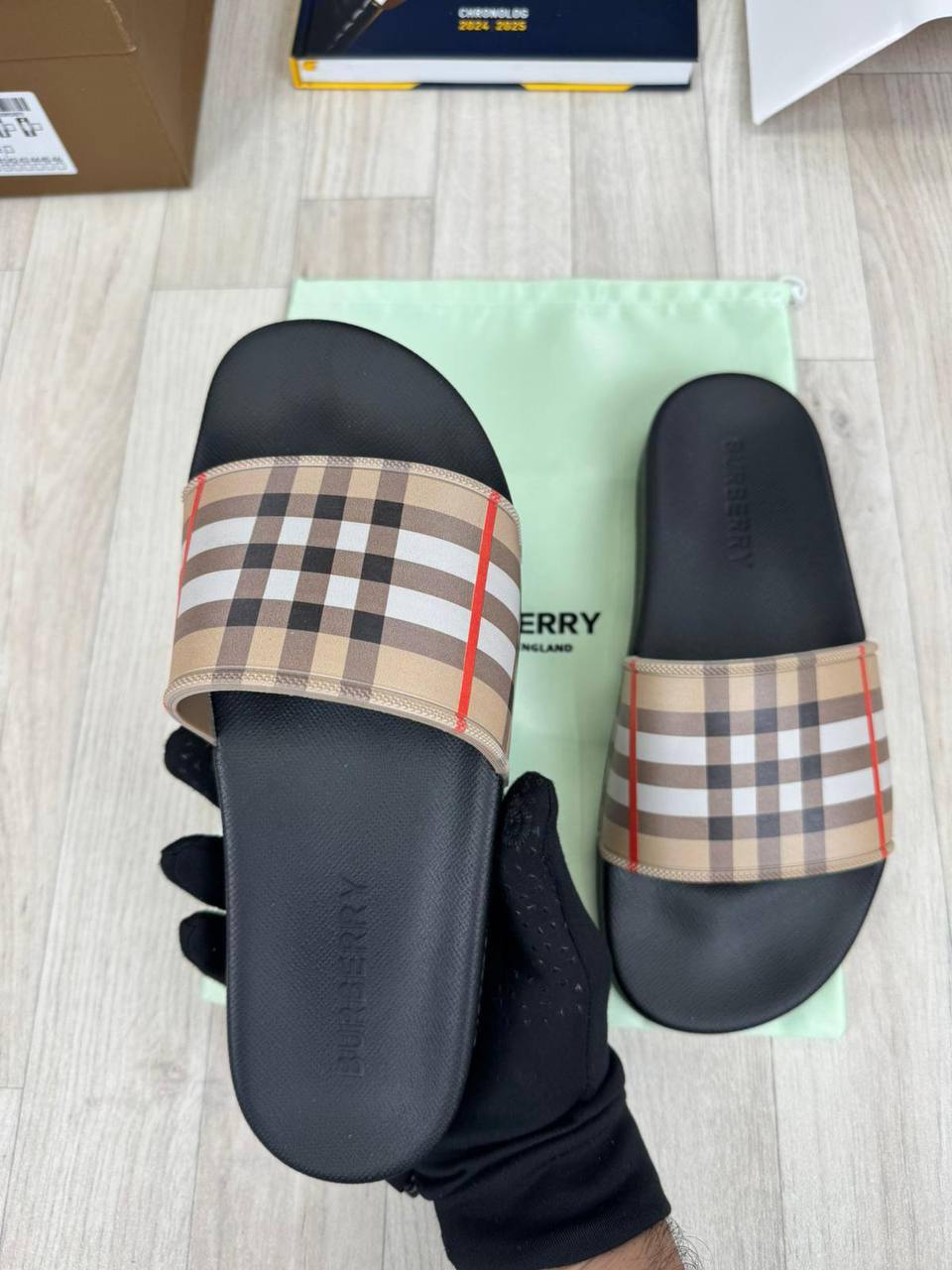 Burberr sliders jj2204
