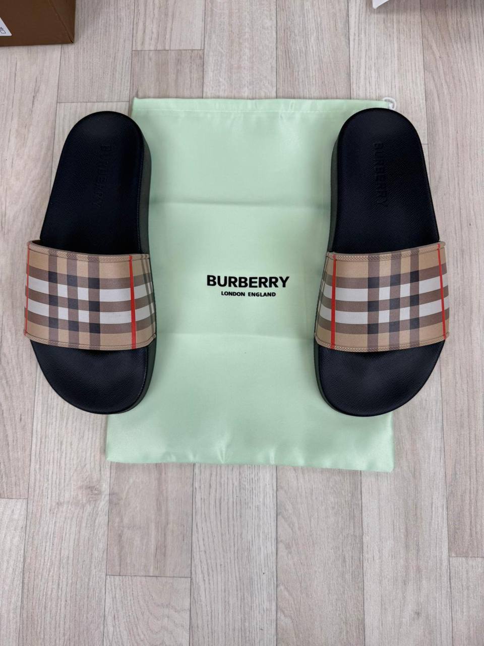Burberr sliders jj2204
