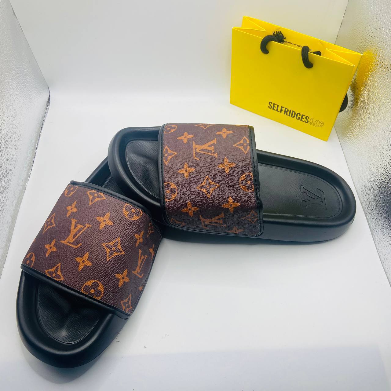 LVE SLIDERS SIZES 6-11 AVAILABLE to0910