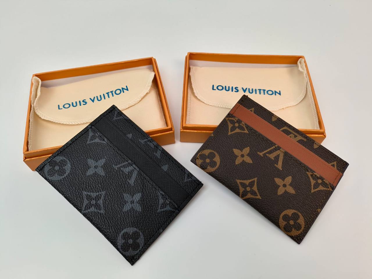 Lve cardholder with box sa0910