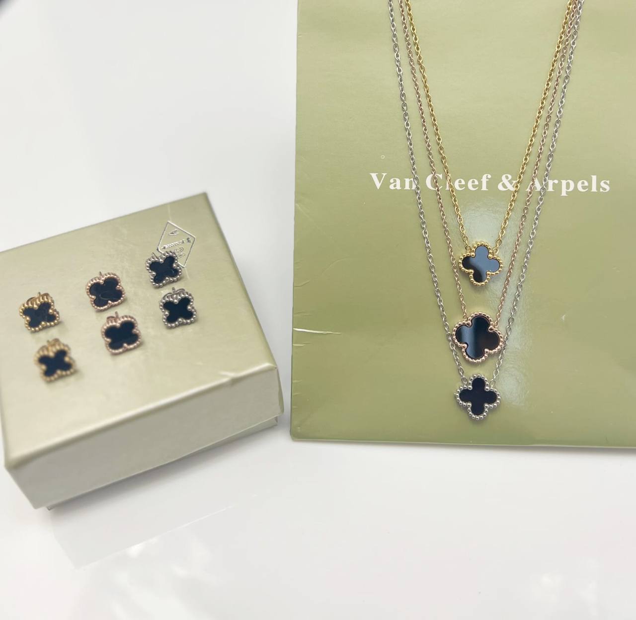 Van clefe necklace and earring set with box and carrier bag sa0910