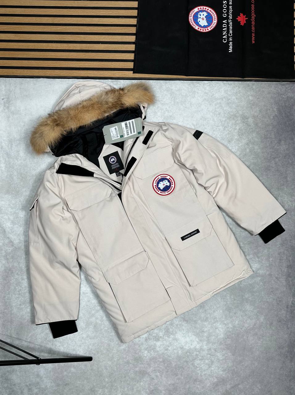 SUPER CLO CANADA GOSE PRKA COME WITH DUST BAG am0910