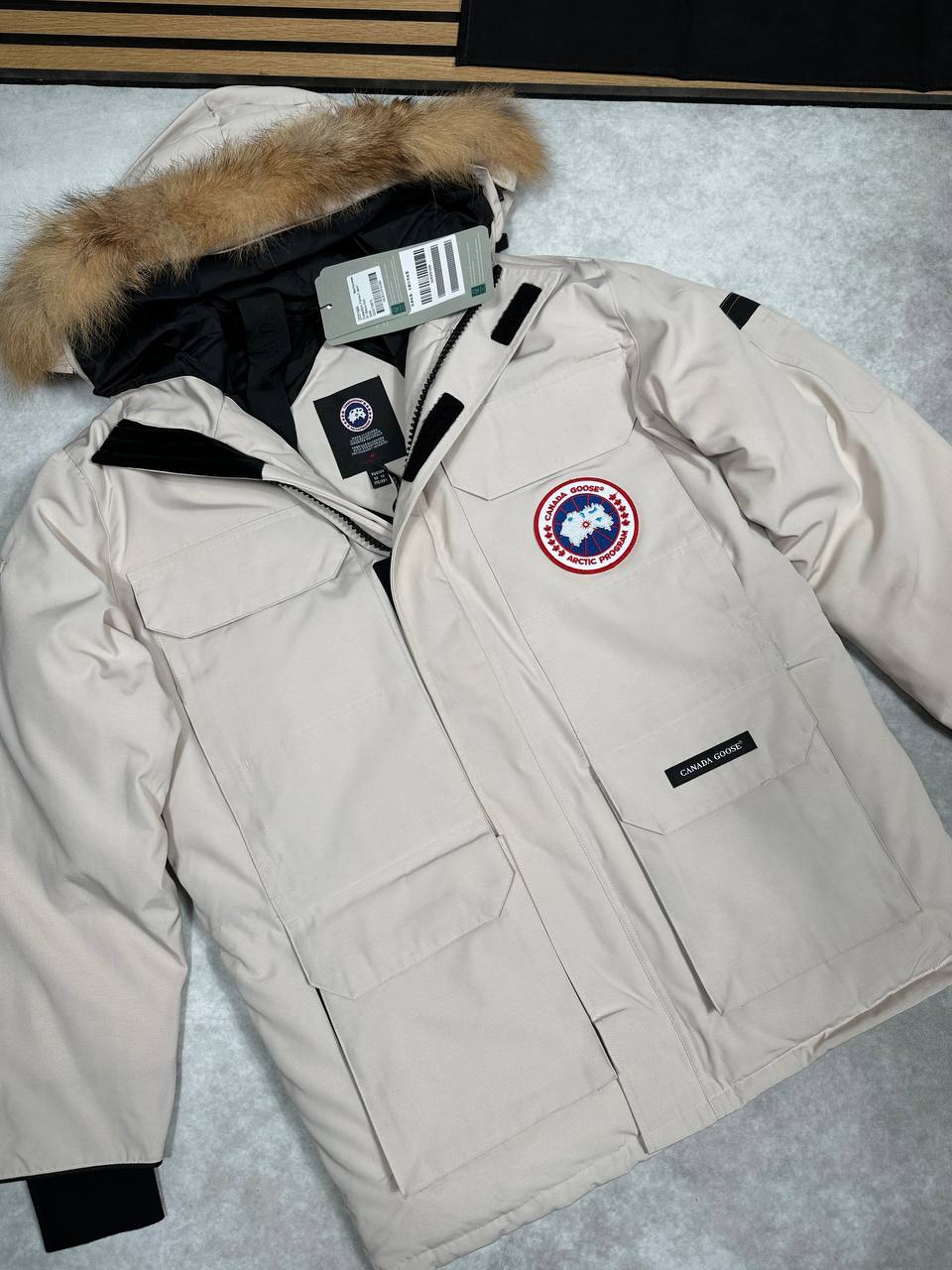 SUPER CLO CANADA GOSE PRKA COME WITH DUST BAG am0910