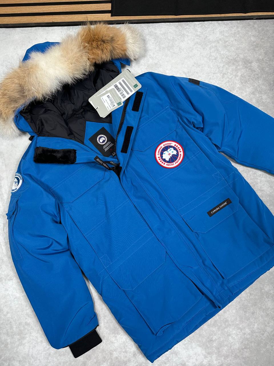 SUPER CLO CANADA GOSE PRKA COME WITH DUST BAG am0910