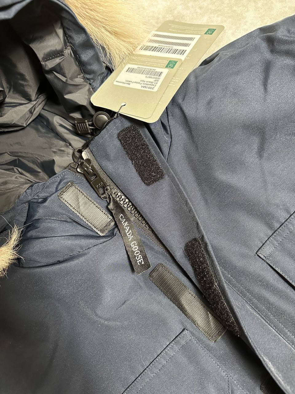 SUPER CLO CANADA GOSE PRKA COME WITH DUST BAG am0910