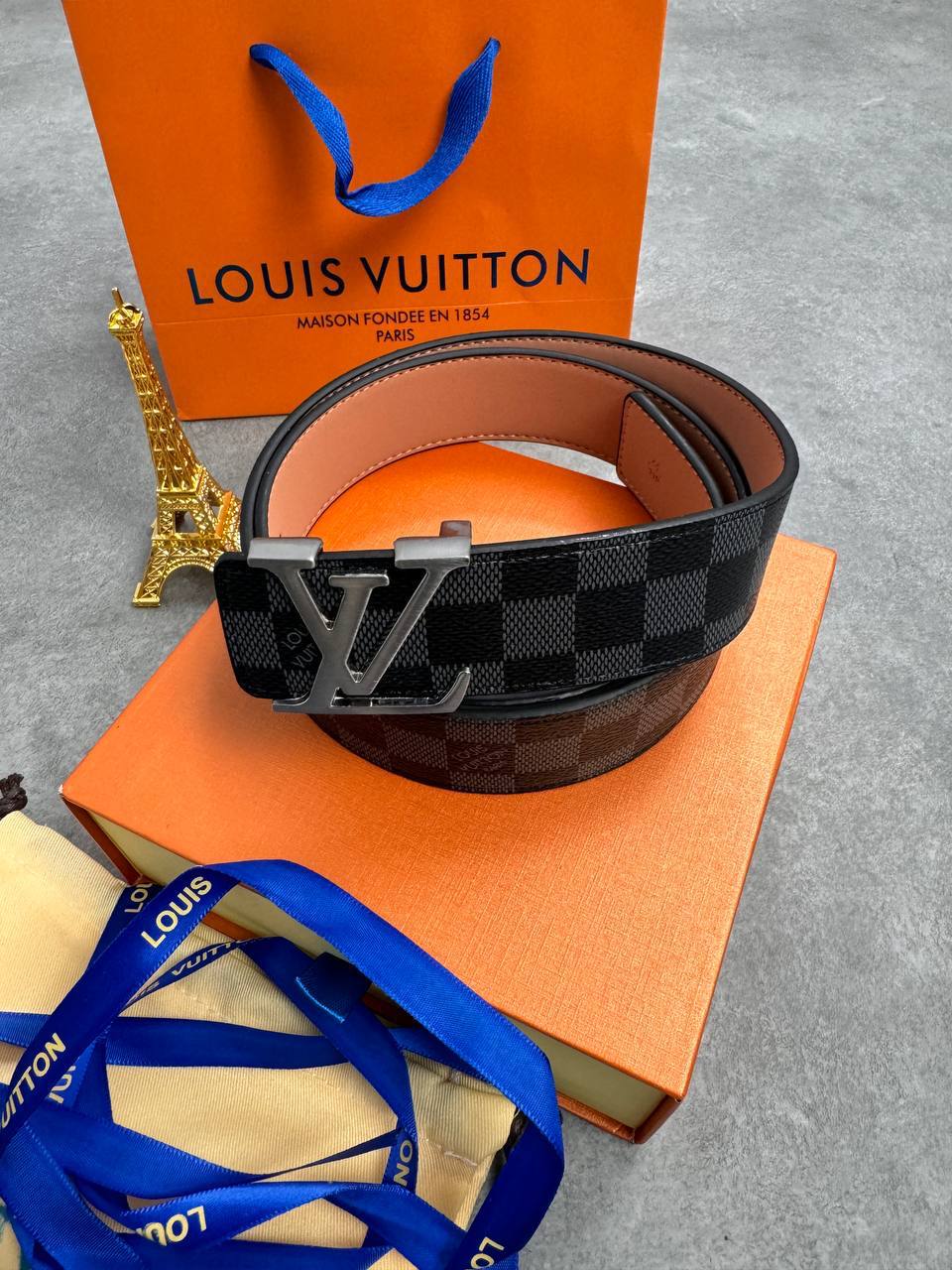 LV belts with boxes su0907