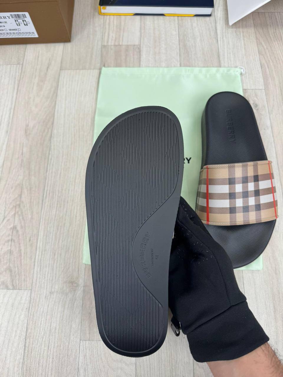 Burberr sliders jj2604