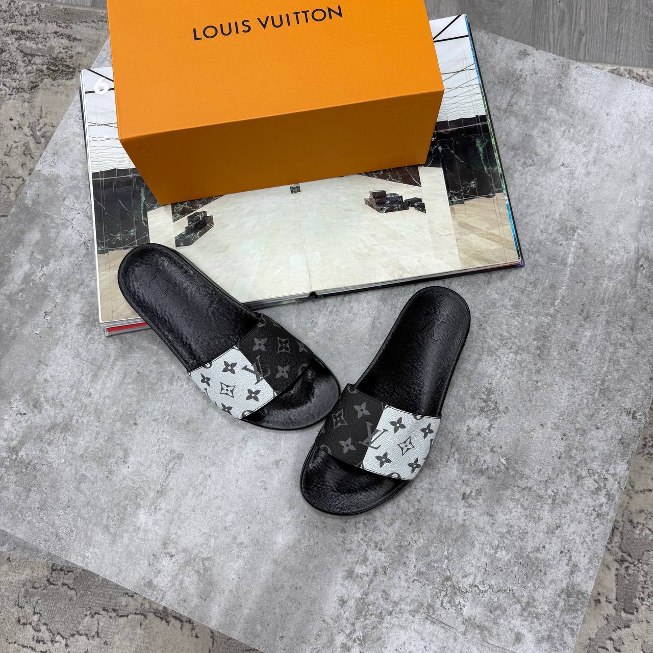 HIGH END LV MENS SLIDERS WITH BOX DUST BAG ETC jay2604