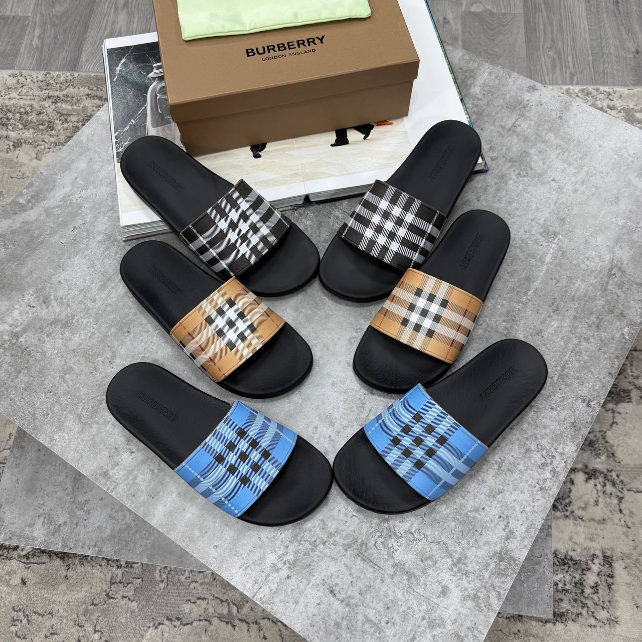 HIGH END BURBERR SLIDES MENS WITH FULL PACKAGING ETC jay2905
