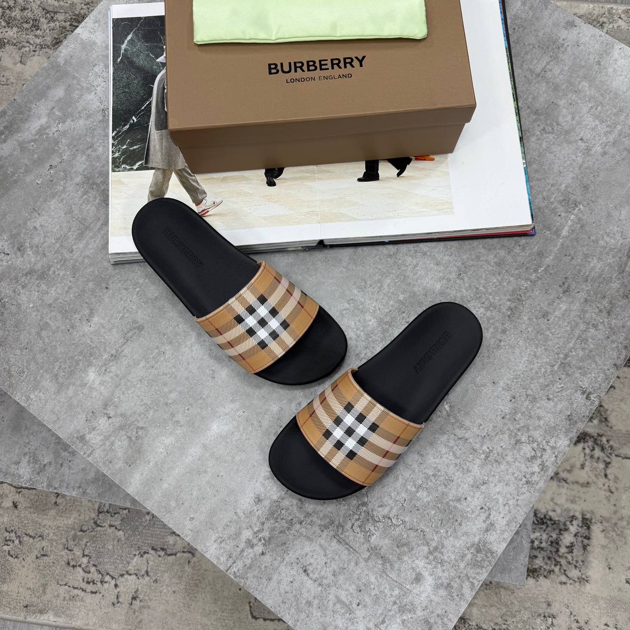 HIGH END BURBERR SLIDES LADIES  WITH FULL PACKAGING ETC jay1806