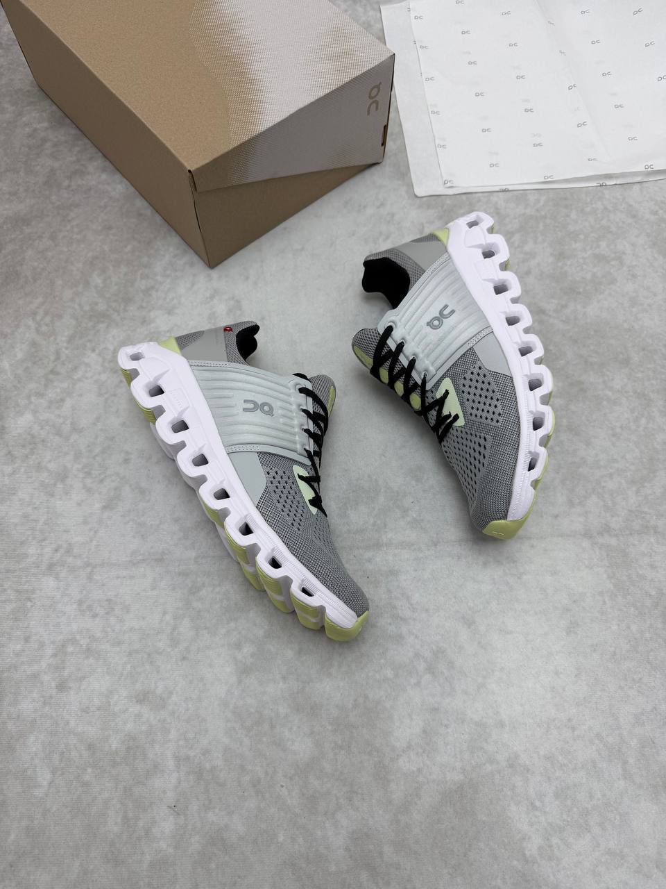 ON CLOU TRAINERS COME WITH BOX ETC am2804