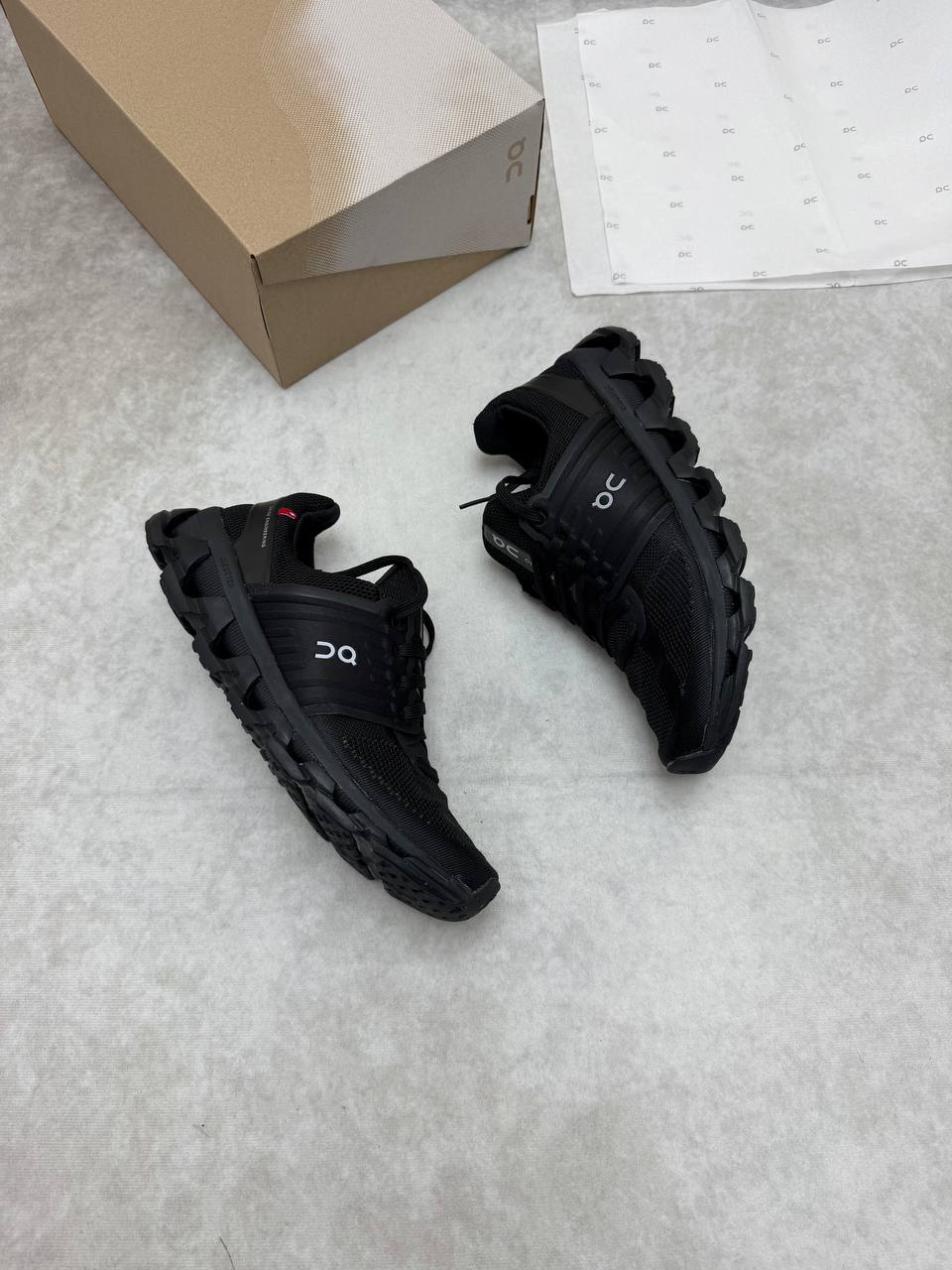 ON CLOU TRAINERS COME WITH BOX ETC am2804
