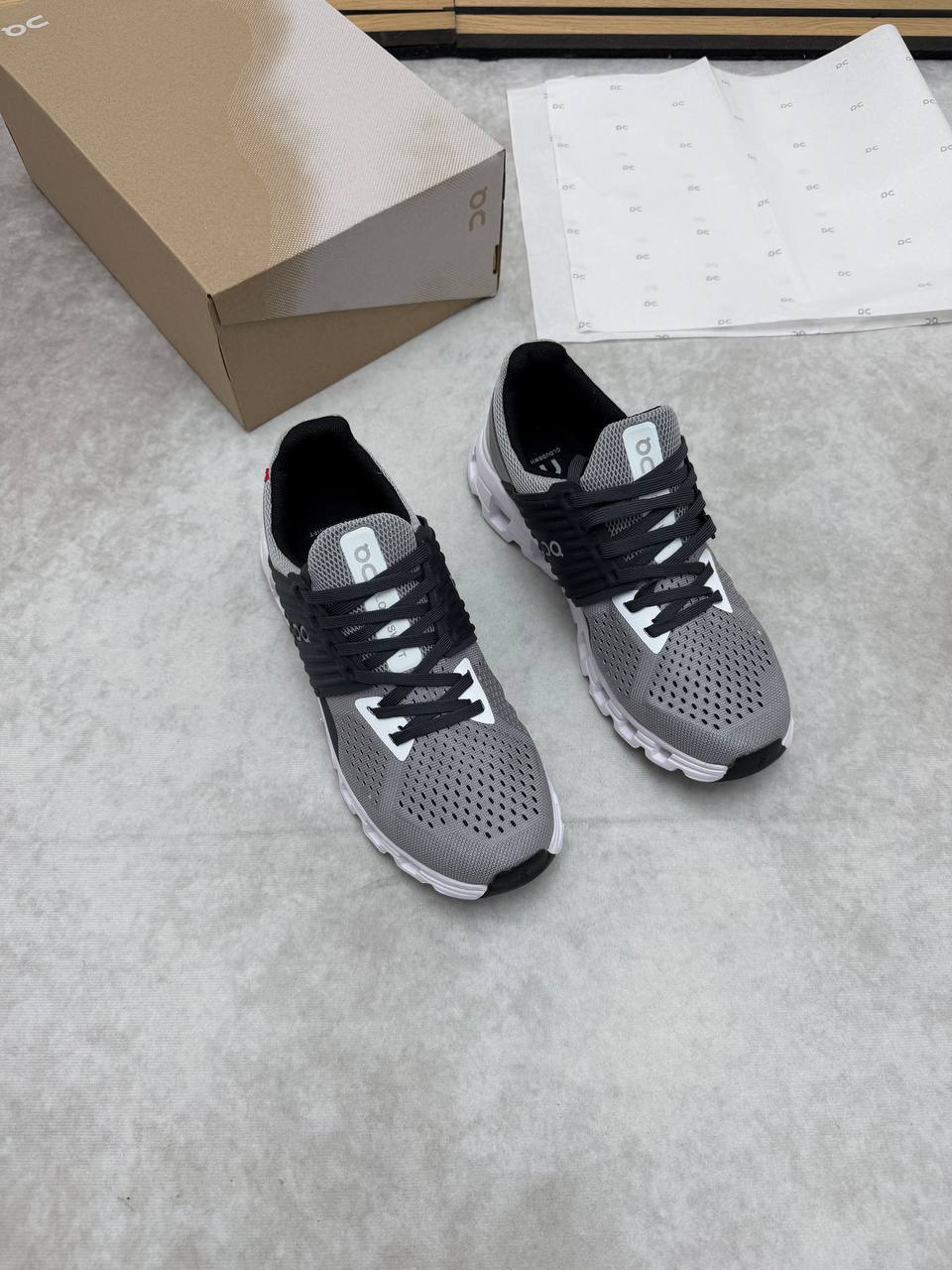 ON CLOU TRAINERS COME WITH BOX ETC am2804