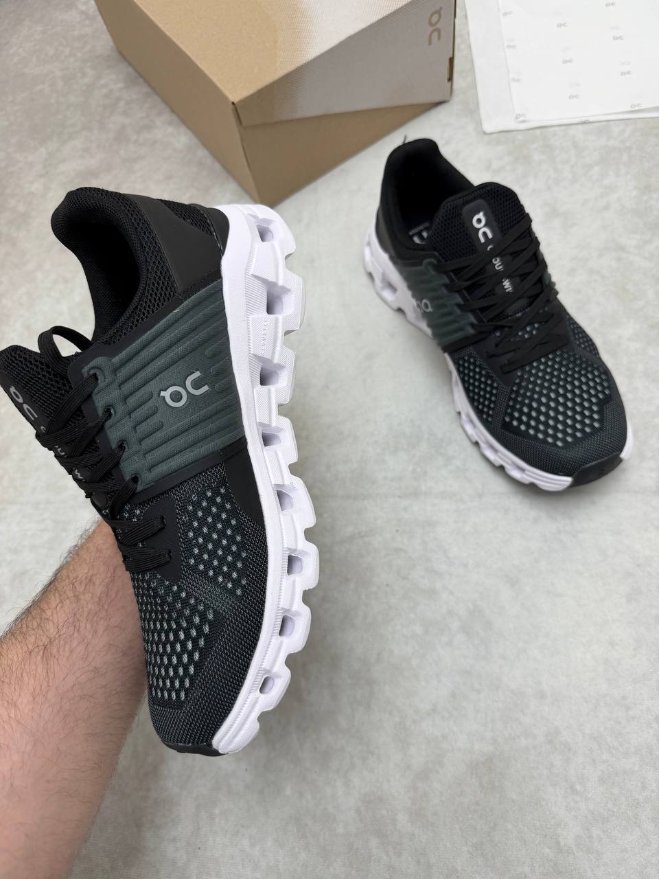 ON CLOU TRAINERS COME WITH BOX ETC am2804