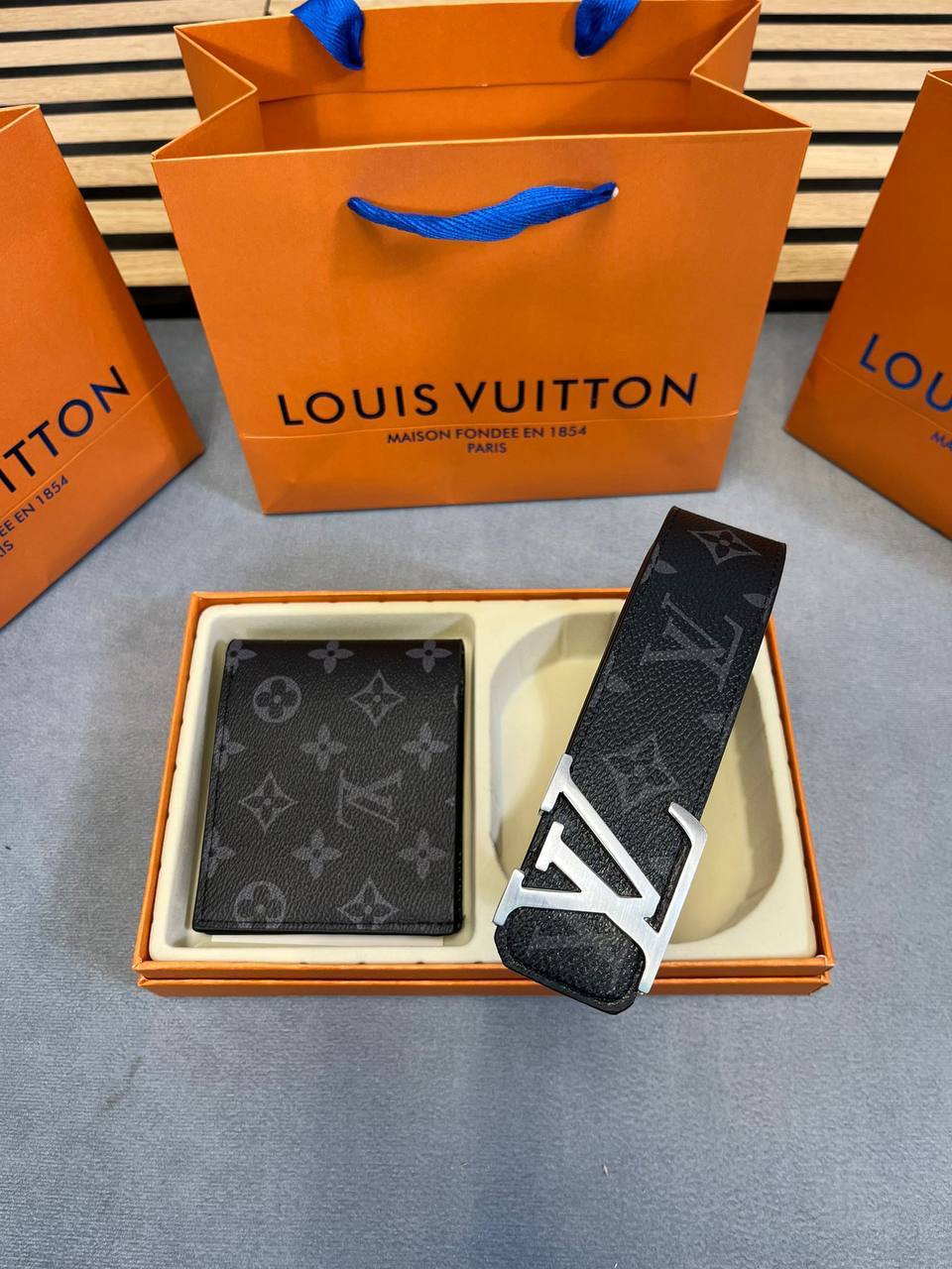 LV BELT AND WALLET SETS COME WITH BOX ETC am2904