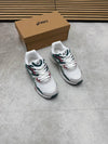 WOMENS ASIC COME WITH BOX am2904