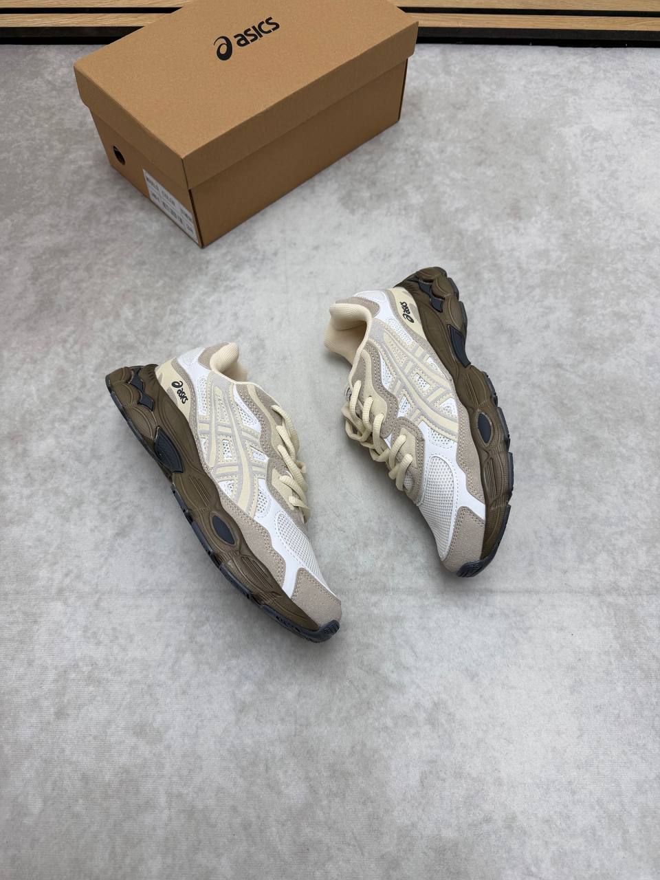WOMENS ASIC COME WITH BOX am2904
