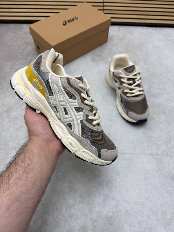 WOMENS ASIC COME WITH BOX am2904