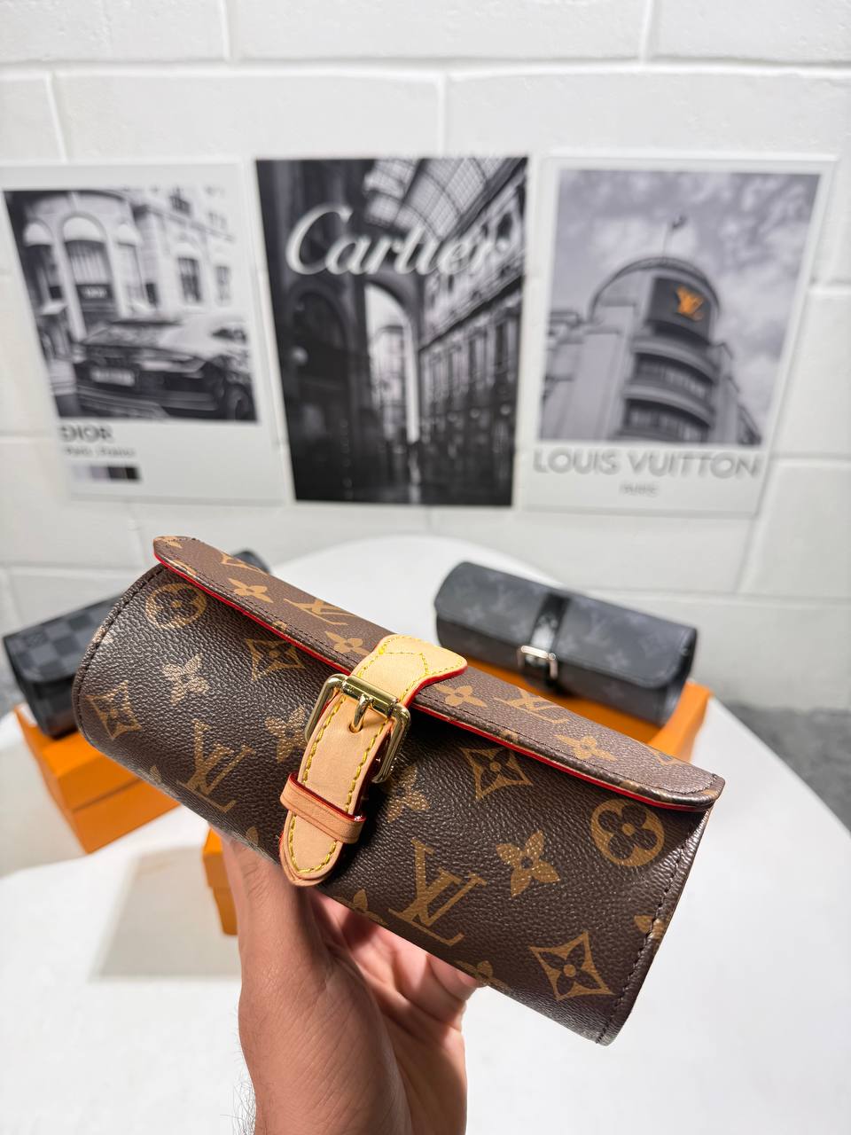 Lve watches holder 1910