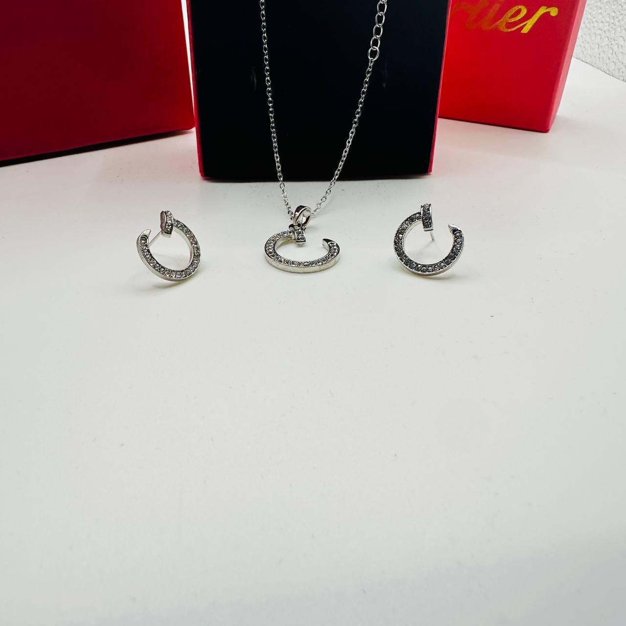 Cartie earings and necklace set with packaging to2904