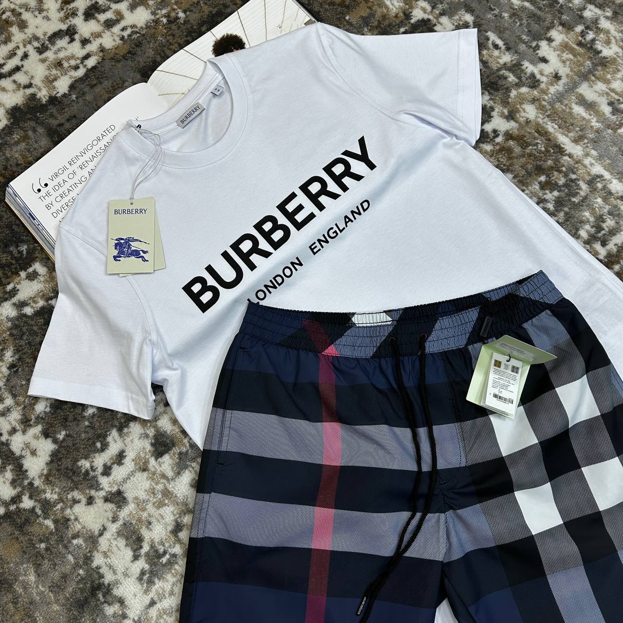 Top quality Burberr T-shirt or  Burberry swim shorts
