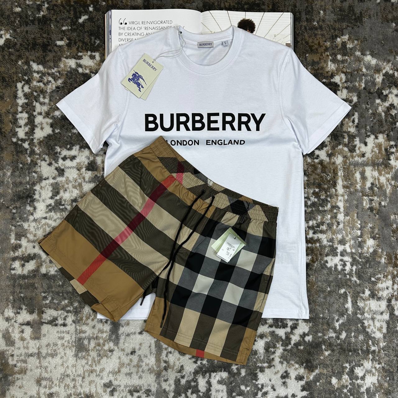 Top quality Burberr T-shirt or  Burberry swim shorts
