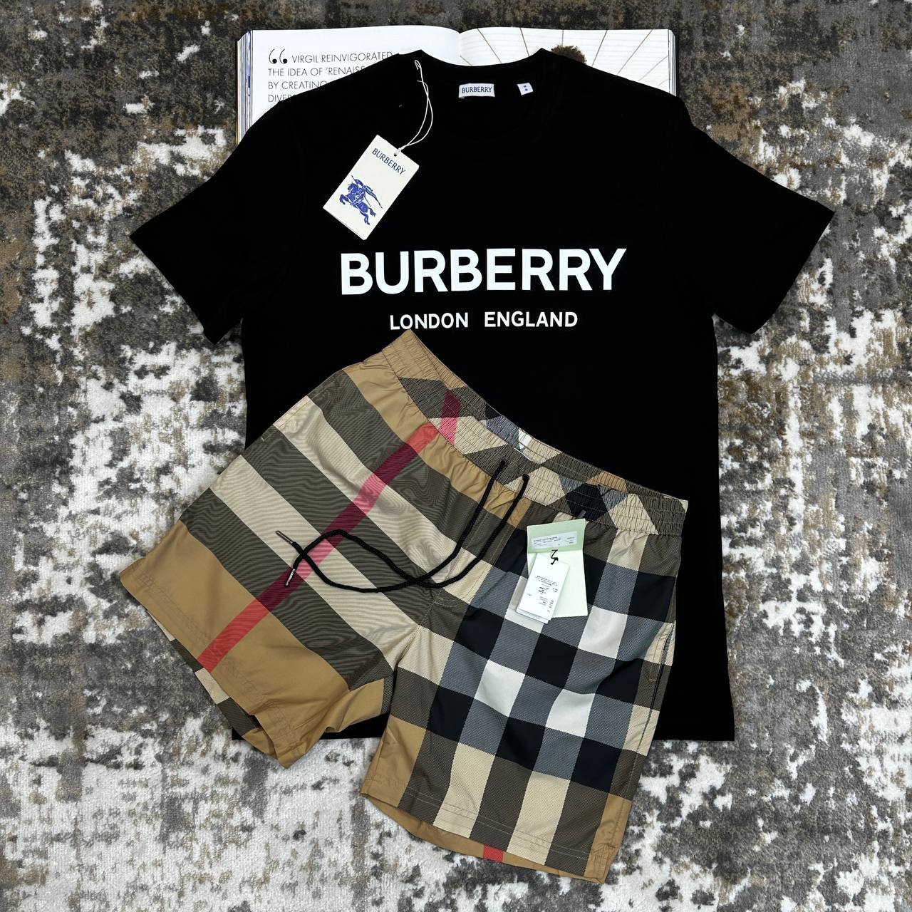 Top quality Burberr T-shirt or  Burberry swim shorts
