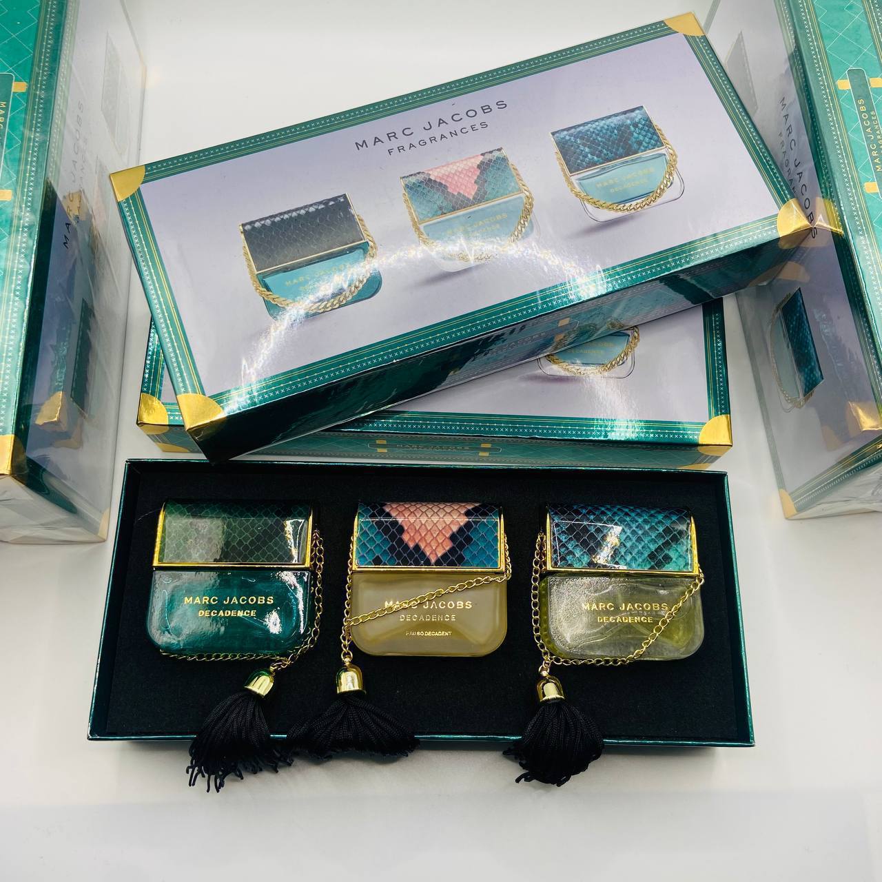 MAR JACOB PERFUME SET BOXED to0405