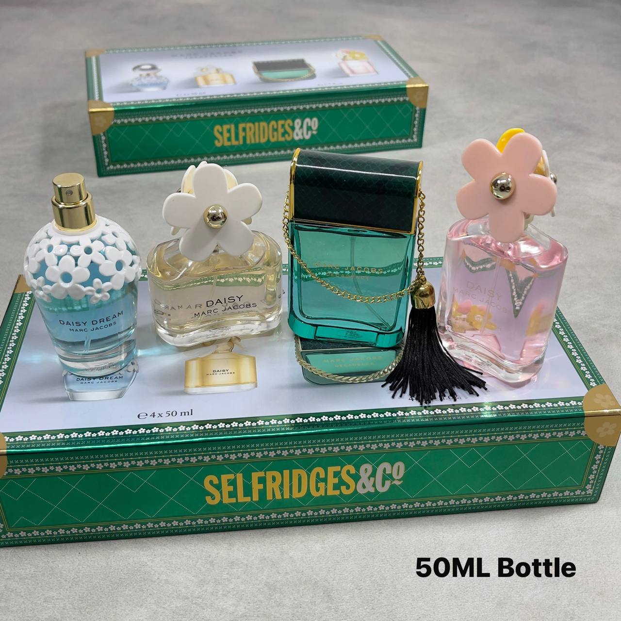 MARC JACOBSER 4 piece Perfume Set With Hard Case su2410