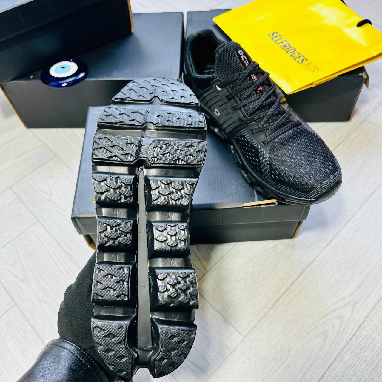 ON RUNNING SHOES to0605