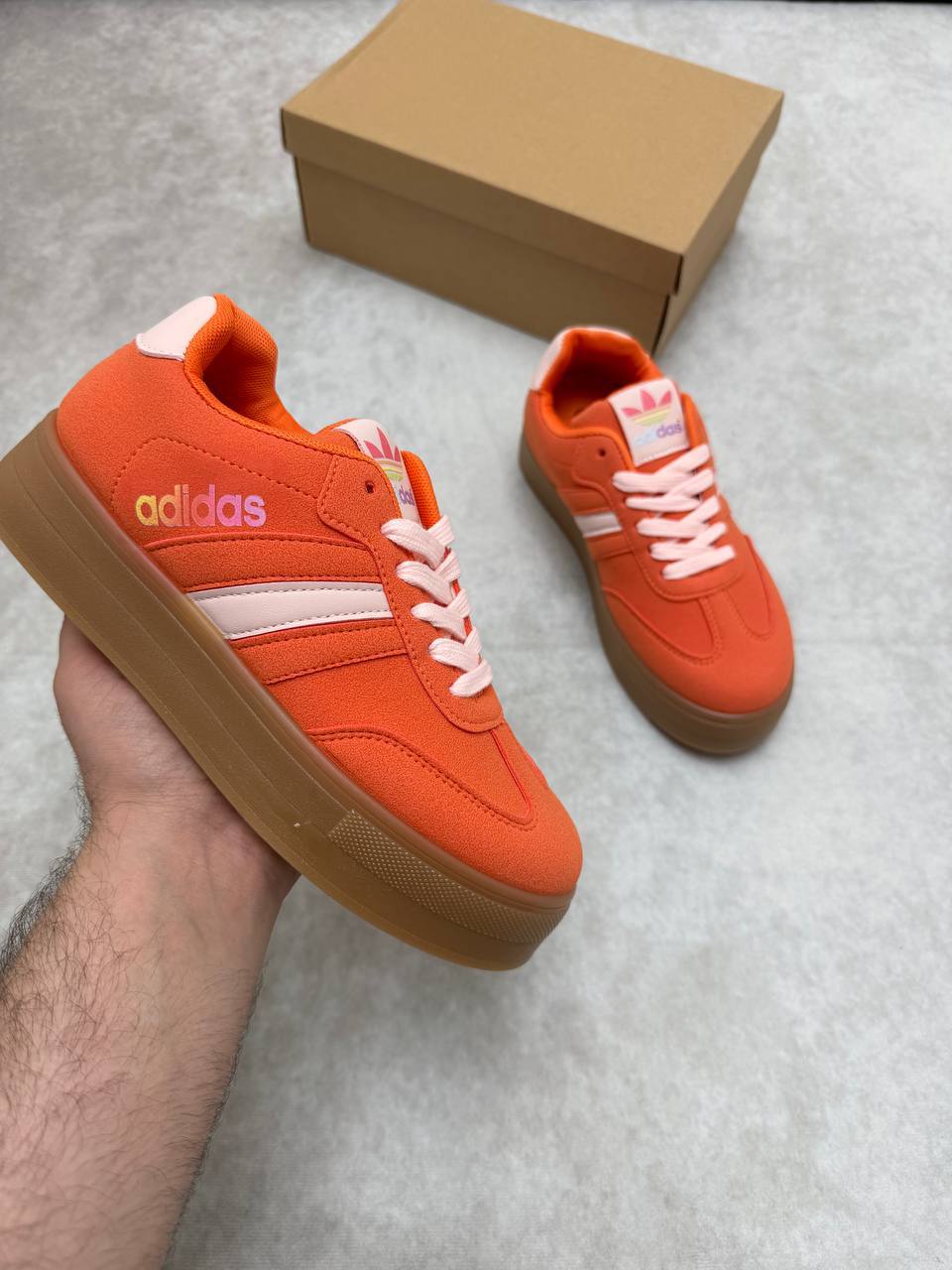 WOMENS ADIDA TRAINERS am0705