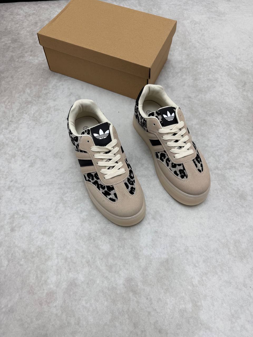 WOMENS ADIDA TRAINERS am0705