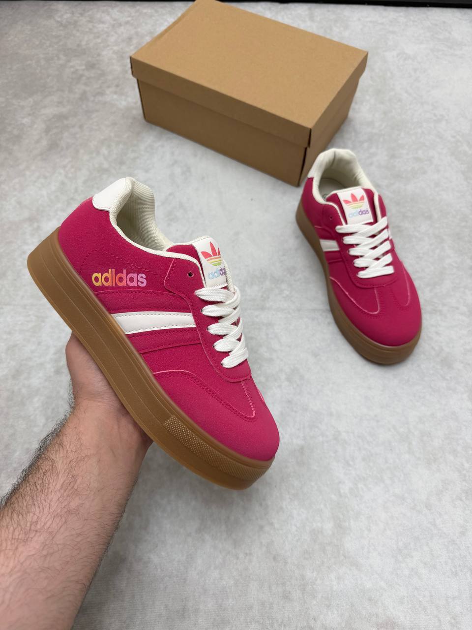 WOMENS ADIDA TRAINERS am0705